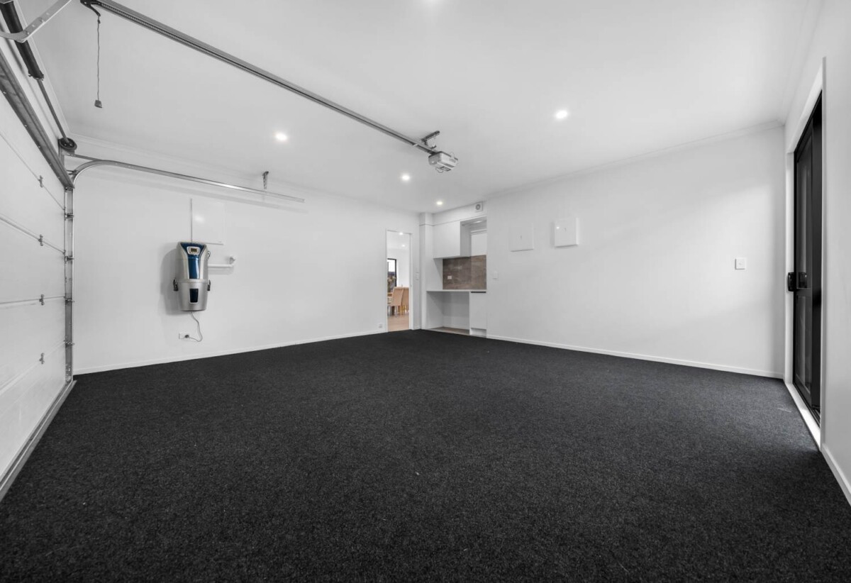 Brandnew 7 beds 5.5 baths house on 359m2 section, with 2 beds granny, 0.5 km to Mangapikopiko School, 1.6 km to Rosehill Intermediate, 1.8 km to Rosehill College, 7 Pineview Drive, Karaka, Auckland