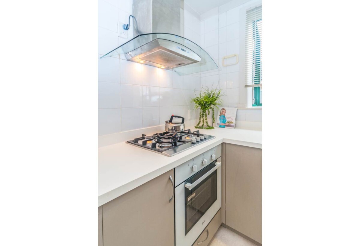 3 beds 1 baths home with carport, minutes from Sylvia Park, Lunn Avenue, Stonefields and Ellerslie Village, 0.5 km to Stanhope Road School, 1/235 Marua Road, Mt Wellington, Auckland