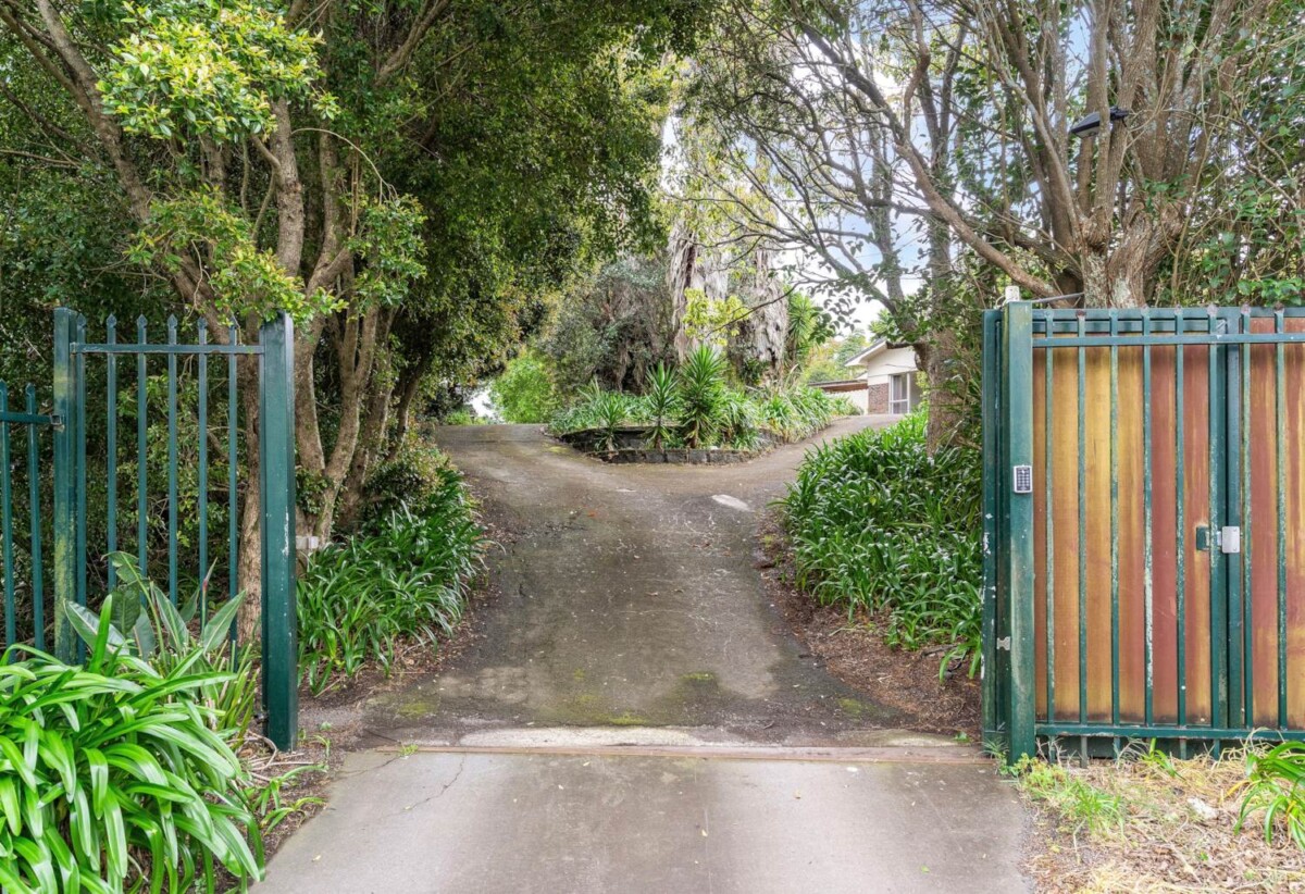 5 beds house on 20124m2 section, Future Urban Zone, 0.6 km to Alfriston College, 1.2 km to Alfriston School, 1230 Alfriston Road, Ardmore, Auckland