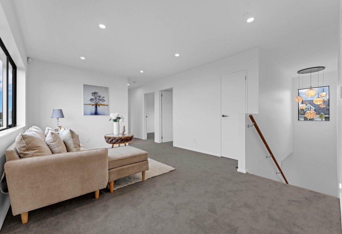 Dual kitchens, 7 beds house on 657m2 section, with 2 beds granny, 0.9 km to Valley School, 1.8 km to Pukekohe High School and Pukekohe Intermediate, 62 Cape Hill Road, Pukekohe, Auckland