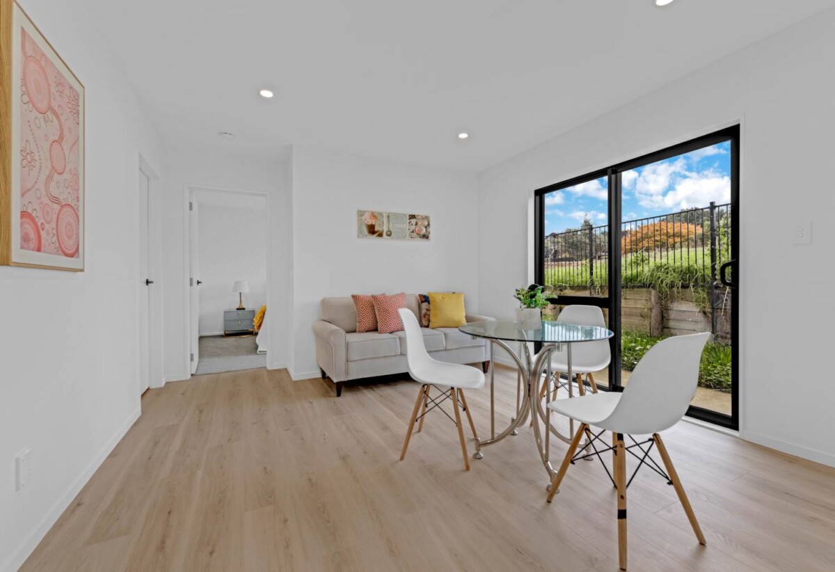 Dual kitchens, 7 beds house on 657m2 section, with 2 beds granny, 0.9 km to Valley School, 1.8 km to Pukekohe High School and Pukekohe Intermediate, 62 Cape Hill Road, Pukekohe, Auckland