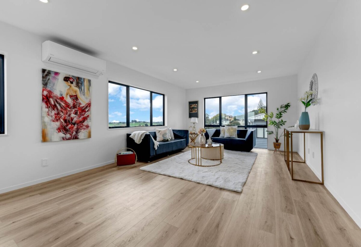 Dual kitchens, 7 beds house on 657m2 section, with 2 beds granny, 0.9 km to Valley School, 1.8 km to Pukekohe High School and Pukekohe Intermediate, 62 Cape Hill Road, Pukekohe, Auckland