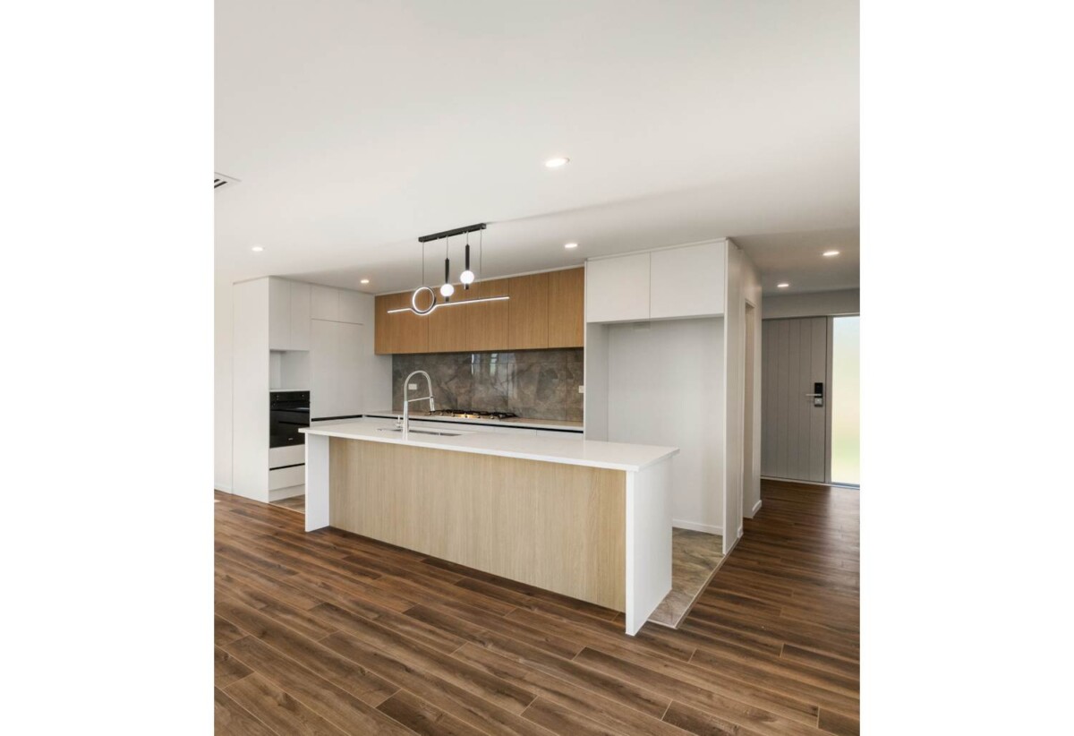 Dual kitchens, 7 beds house on 657m2 section, with 2 beds granny, 0.9 km to Valley School, 1.8 km to Pukekohe High School and Pukekohe Intermediate, 62 Cape Hill Road, Pukekohe, Auckland