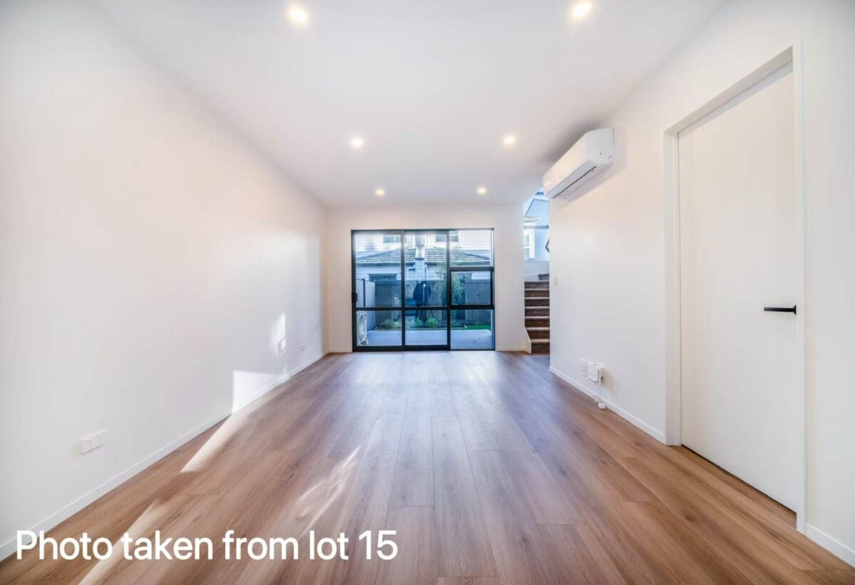 move-in ready, Brandnew 3 beds + study 2 baths 1 car park home on 112m2 section, 0.7 km to Elm Park School, 1.3 km to Pakuranga College, 1.6 km to Farm Cove Intermediate, 18/85 Cascades Road, Pakuranga Heights, Auckland