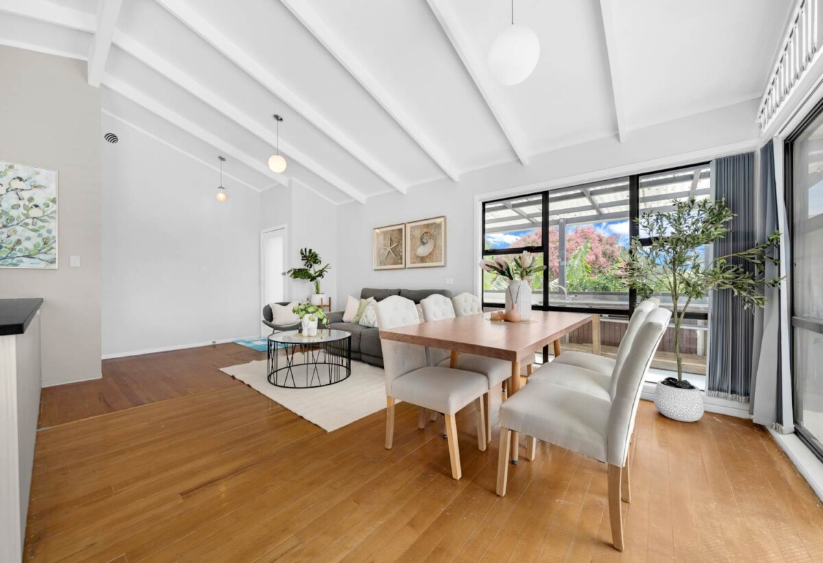 4 beds 2 baths house on 489m2 section, with 1 bed 1 baths granny and 2 flexi rooms, 0.4 km to Elm Park School, 0.8 km to Riverhills School, 1.5 km to Pakuranga Intermediate, 2 La Trobe Street, Pakuranga Heights, Auckland