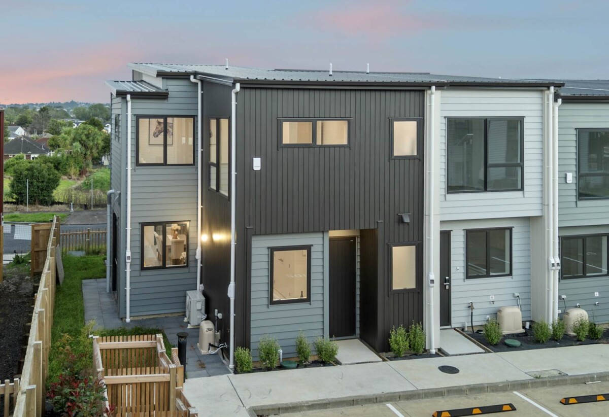Highly motivated vendor, Affordable Brand-New freehold 3 neds 2.5 baths home with car park, Walking distance to Glen Innes Train Station, shops,, Minutes’ drive to St Heliers and Kohimarama beaches, 0.4 km to Glen Innes School, Lot 12, 13, 14 and 15/48 Epping Street, Glen Innes, Auckland