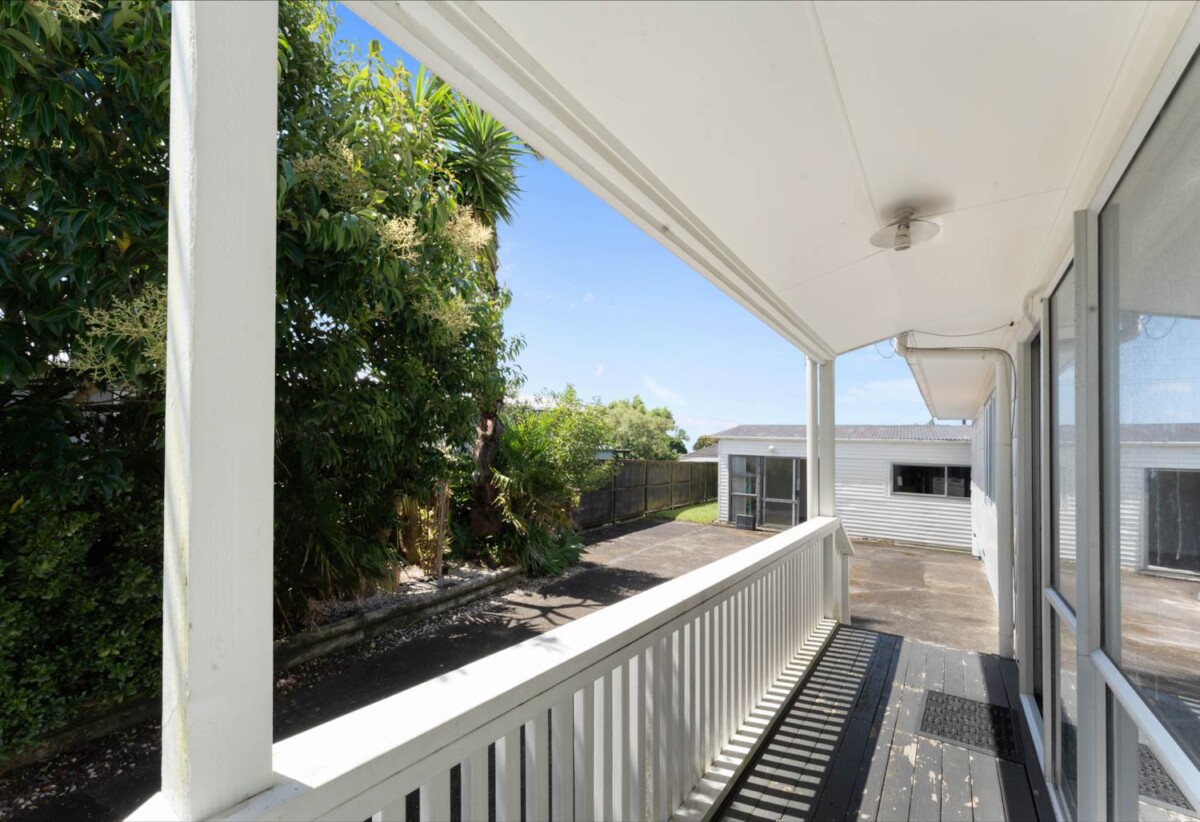 Motivated owners downsizing, 3 beds 2 baths house on 577m2 section, with huge storage/rumpus area, 0.2 km to Bruce McLaren Intermediate School, 0.8 km to Henderson South School, 1.4 km to Henderson High School, 17 Hindmarsh Street, Henderson, Auckland