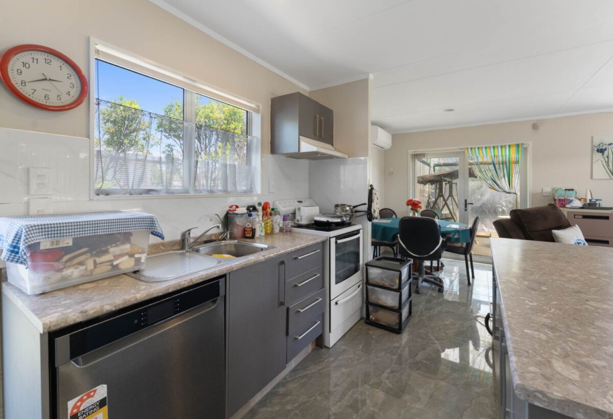 Motivated owners downsizing, 3 beds 2 baths house on 577m2 section, with huge storage/rumpus area, 0.2 km to Bruce McLaren Intermediate School, 0.8 km to Henderson South School, 1.4 km to Henderson High School, 17 Hindmarsh Street, Henderson, Auckland
