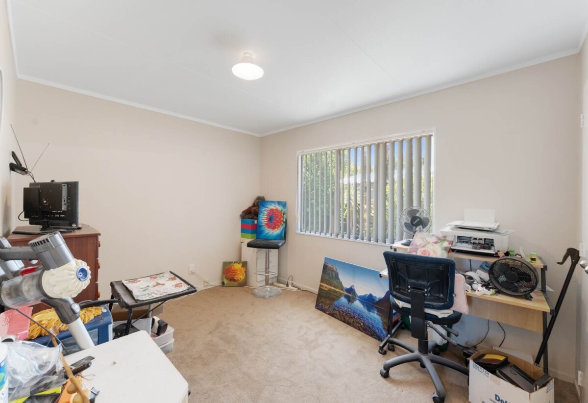 Motivated owners downsizing, 3 beds 2 baths house on 577m2 section, with huge storage/rumpus area, 0.2 km to Bruce McLaren Intermediate School, 0.8 km to Henderson South School, 1.4 km to Henderson High School, 17 Hindmarsh Street, Henderson, Auckland