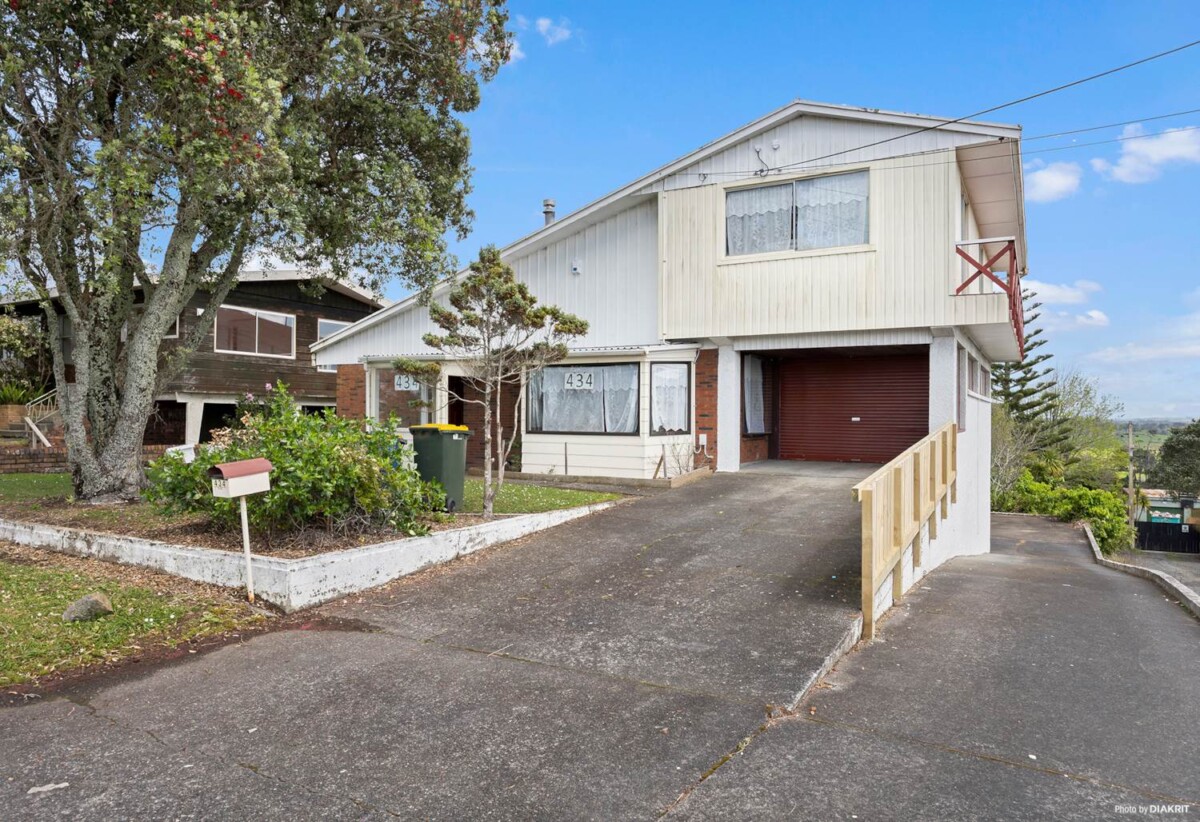 5 beds 2 baths house on 1002m2 section, with 1 bed and rumpus room granny downstairs, Business – Local Centre Zone, 0.9 km to Massey Primary School, 1.1 km to Massey High School, 120, 434 Don Buck Road, Massey, Auckland