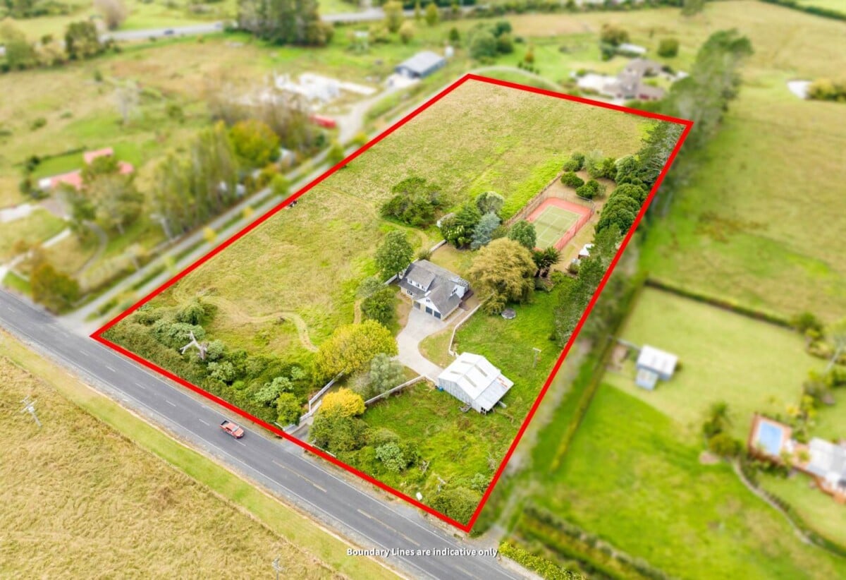 5 beds house on 2.0000ha section, Future Urban Zone, 1.7 km to Dairy Flat School, 7 km to Albany Senior High School, 8.6 km to Albany Junior High School, 37 Green Road, Dairy Flat, Auckland