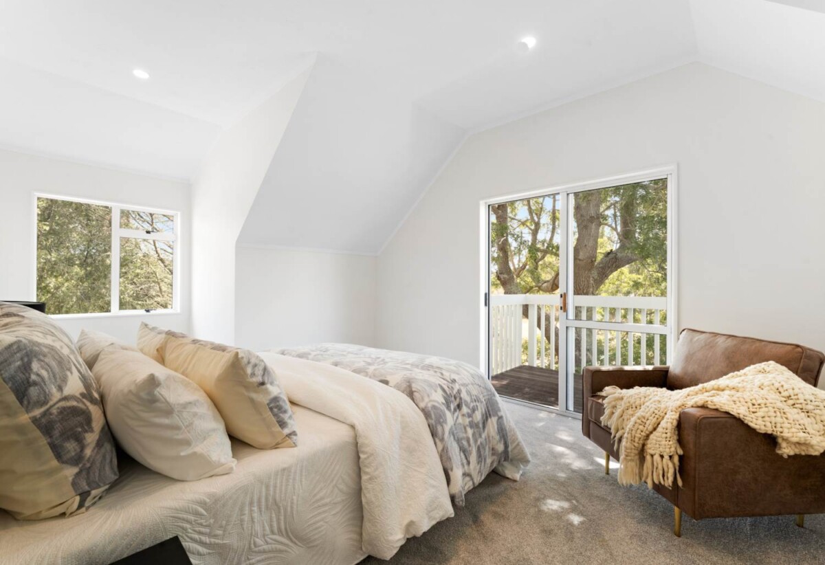 5 beds house on 2.0000ha section, Future Urban Zone, 1.7 km to Dairy Flat School, 7 km to Albany Senior High School, 8.6 km to Albany Junior High School, 37 Green Road, Dairy Flat, Auckland