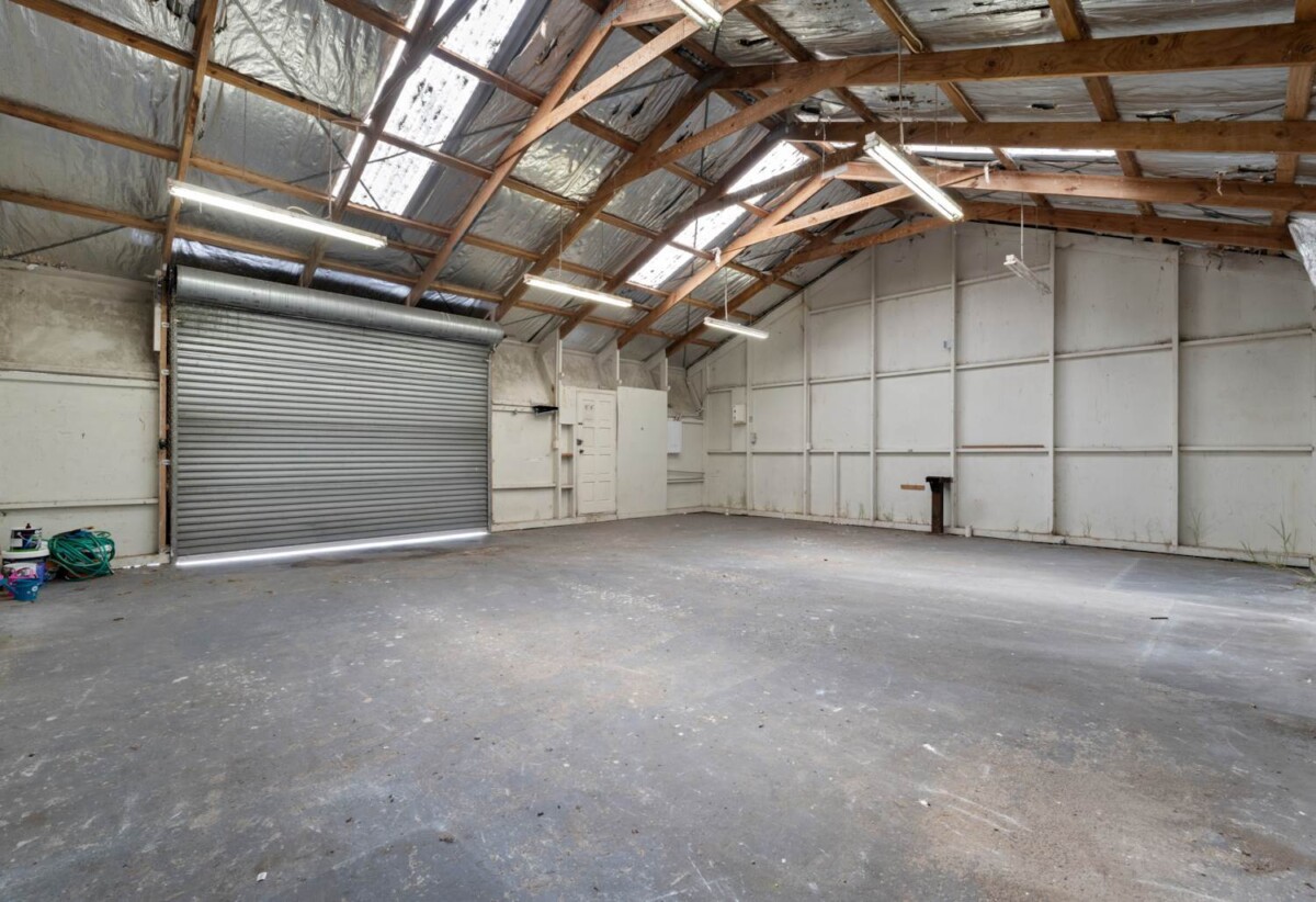 5 beds house on 2.0000ha section, Future Urban Zone, 1.7 km to Dairy Flat School, 7 km to Albany Senior High School, 8.6 km to Albany Junior High School, 37 Green Road, Dairy Flat, Auckland