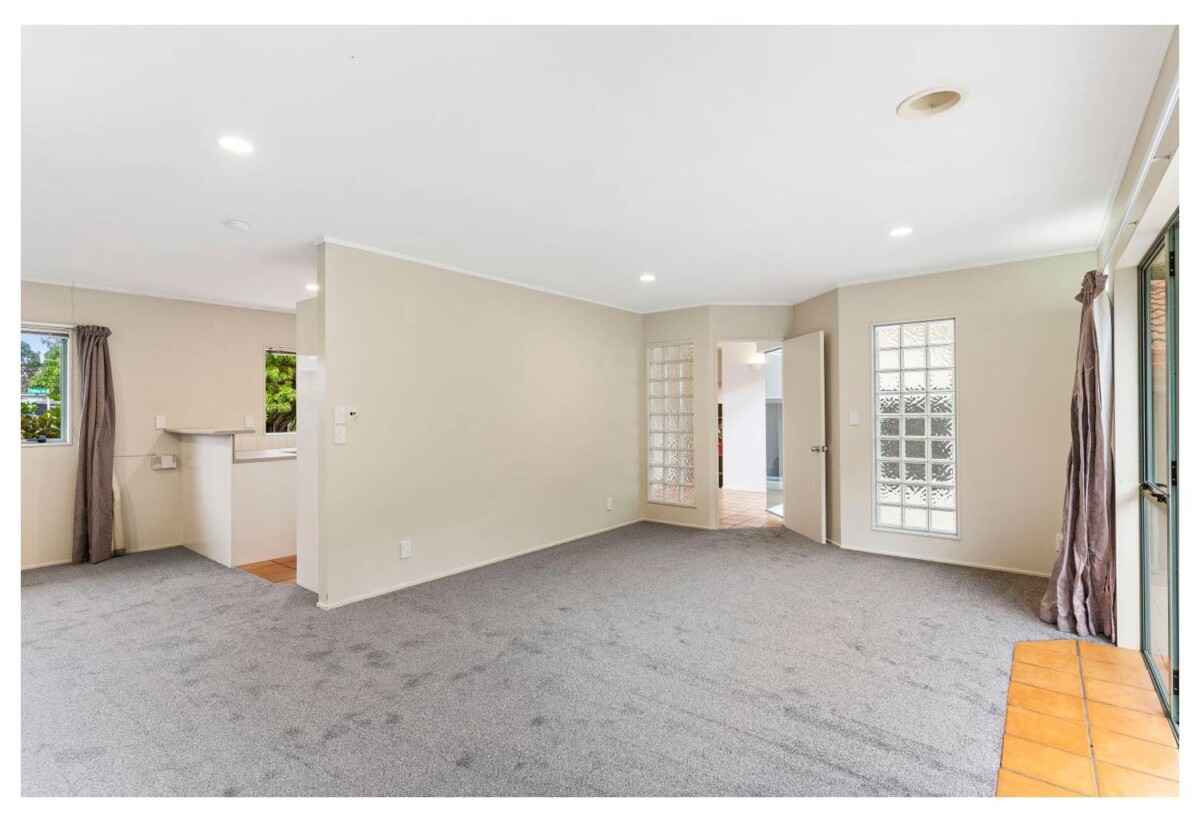 4 beds 2 baths house on 818m2 section, Mixed Housing URBAN Zone on both PC 78 & PC 120, Easy walk to the fantastic beach, Close to Silverdale retail centre, 0.2 km to Red Beach School, 1 Halldene Terrace, Red Beach, Auckland