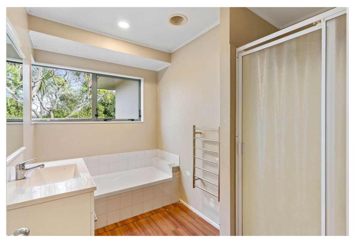 4 beds 2 baths house on 818m2 section, Mixed Housing URBAN Zone on both PC 78 & PC 120, Easy walk to the fantastic beach, Close to Silverdale retail centre, 0.2 km to Red Beach School, 1 Halldene Terrace, Red Beach, Auckland