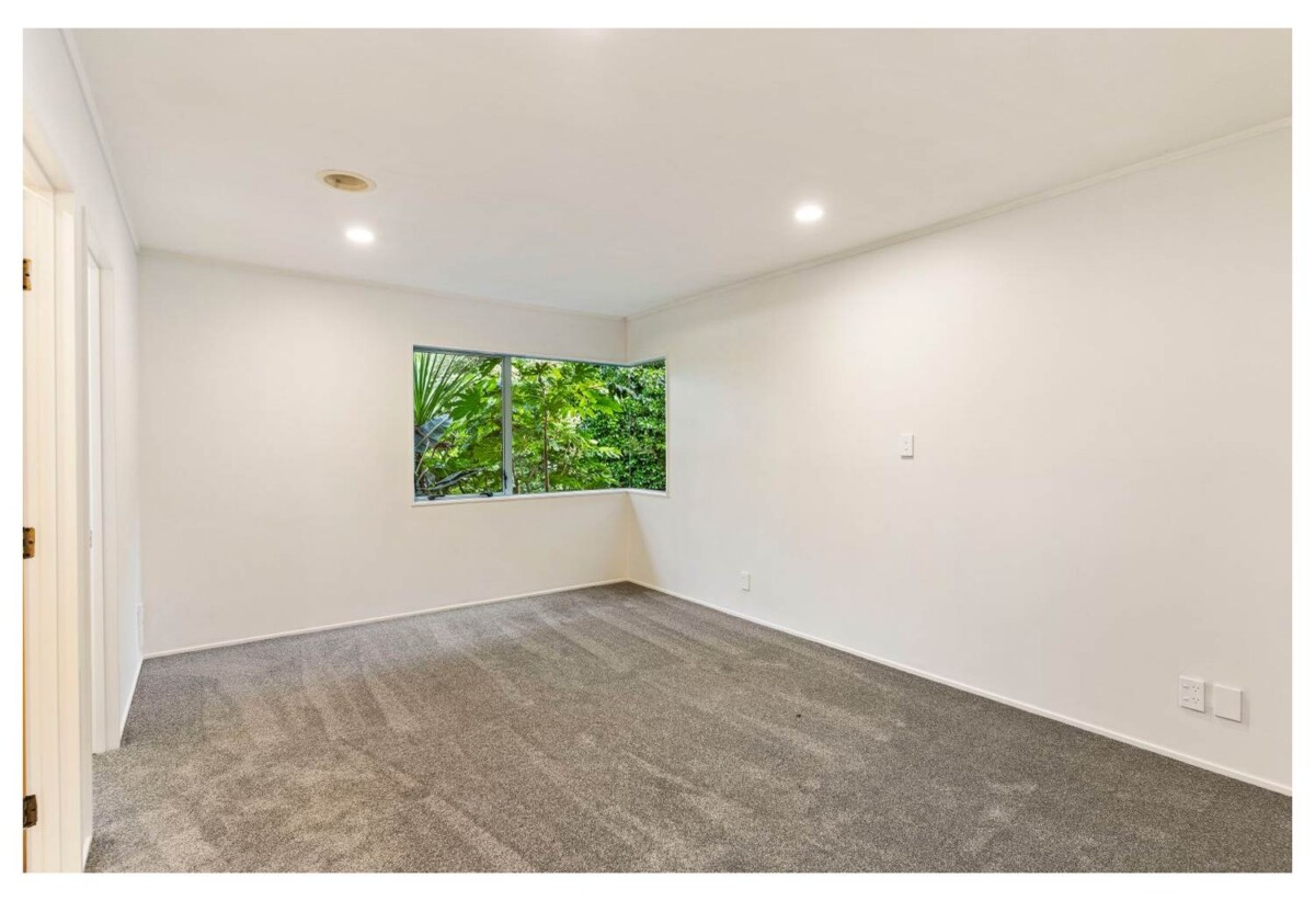 4 beds 2 baths house on 818m2 section, Mixed Housing URBAN Zone on both PC 78 & PC 120, Easy walk to the fantastic beach, Close to Silverdale retail centre, 0.2 km to Red Beach School, 1 Halldene Terrace, Red Beach, Auckland