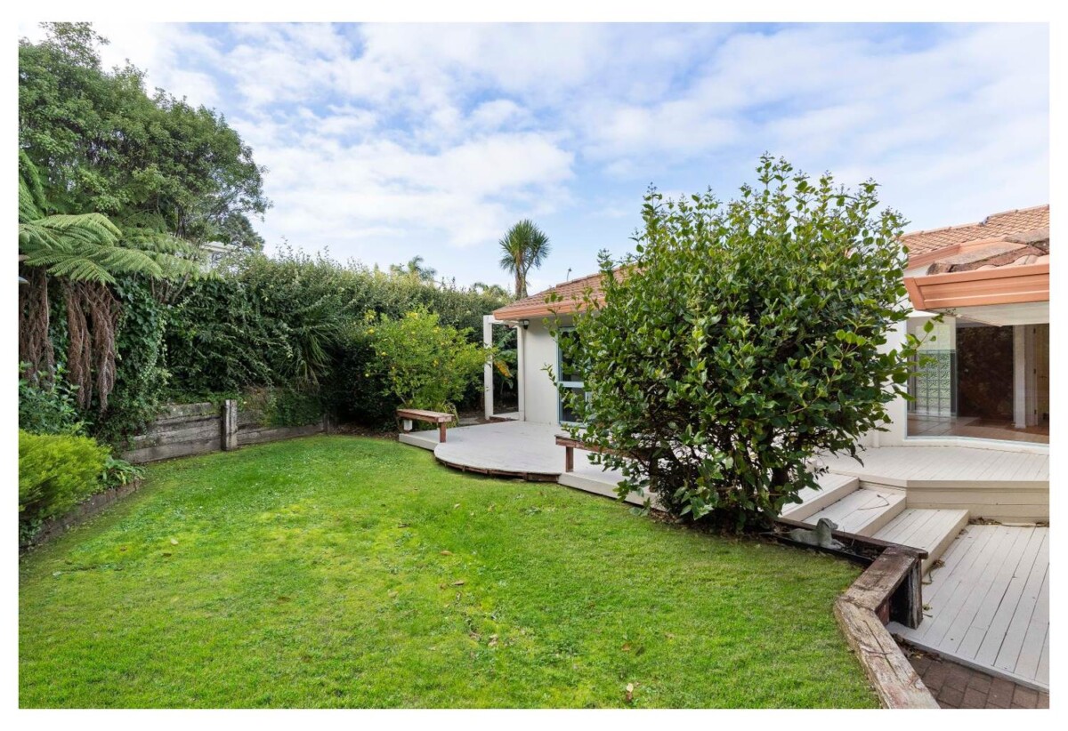 4 beds 2 baths house on 818m2 section, Mixed Housing URBAN Zone on both PC 78 & PC 120, Easy walk to the fantastic beach, Close to Silverdale retail centre, 0.2 km to Red Beach School, 1 Halldene Terrace, Red Beach, Auckland
