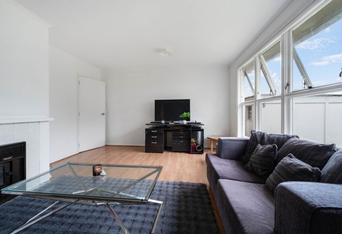 Overseas vendor, 3 beds house on 688m2 section, Just one street from the Tamaki waterfront, Currently tenanted, 0.5 km to Panama Road School, Close to Sylvia Park Shopping Centre, 261 Panama Road, Mt Wellington, Auckland