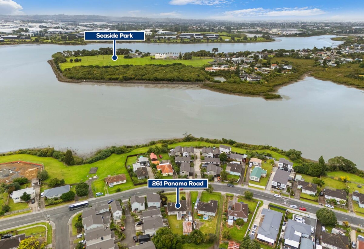 Overseas vendor, 3 beds house on 688m2 section, Just one street from the Tamaki waterfront, Currently tenanted, 0.5 km to Panama Road School, Close to Sylvia Park Shopping Centre, 261 Panama Road, Mt Wellington, Auckland