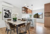 Rangitoto College Zone , standalone 4 beds + study room 3 baths house with garage, 1 bed 1 bath plus a separate living room ground floor, 0.3 km to Northcross Intermediate, 0.7 km to Oteha Valley School , 2.4 km to Rangitoto College, 844C East Coast Road, Oteha, Auckland