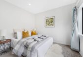 Rangitoto College Zone , standalone 4 beds + study room 3 baths house with garage, 1 bed 1 bath plus a separate living room ground floor, 0.3 km to Northcross Intermediate, 0.7 km to Oteha Valley School , 2.4 km to Rangitoto College, 844C East Coast Road, Oteha, Auckland