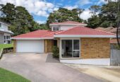 Double Westlake Zone, Brick and tile 4 beds 2.5 baths house on 678m2 section, 0.4 km to Marlborough School, 0.9 km to Glenfield Intermediate School, 1.7 km to Westlake Girls’ High School, 1.8 km to Westlake Boys’ High School, 14 Alice Place, Hillcrest, Auckland