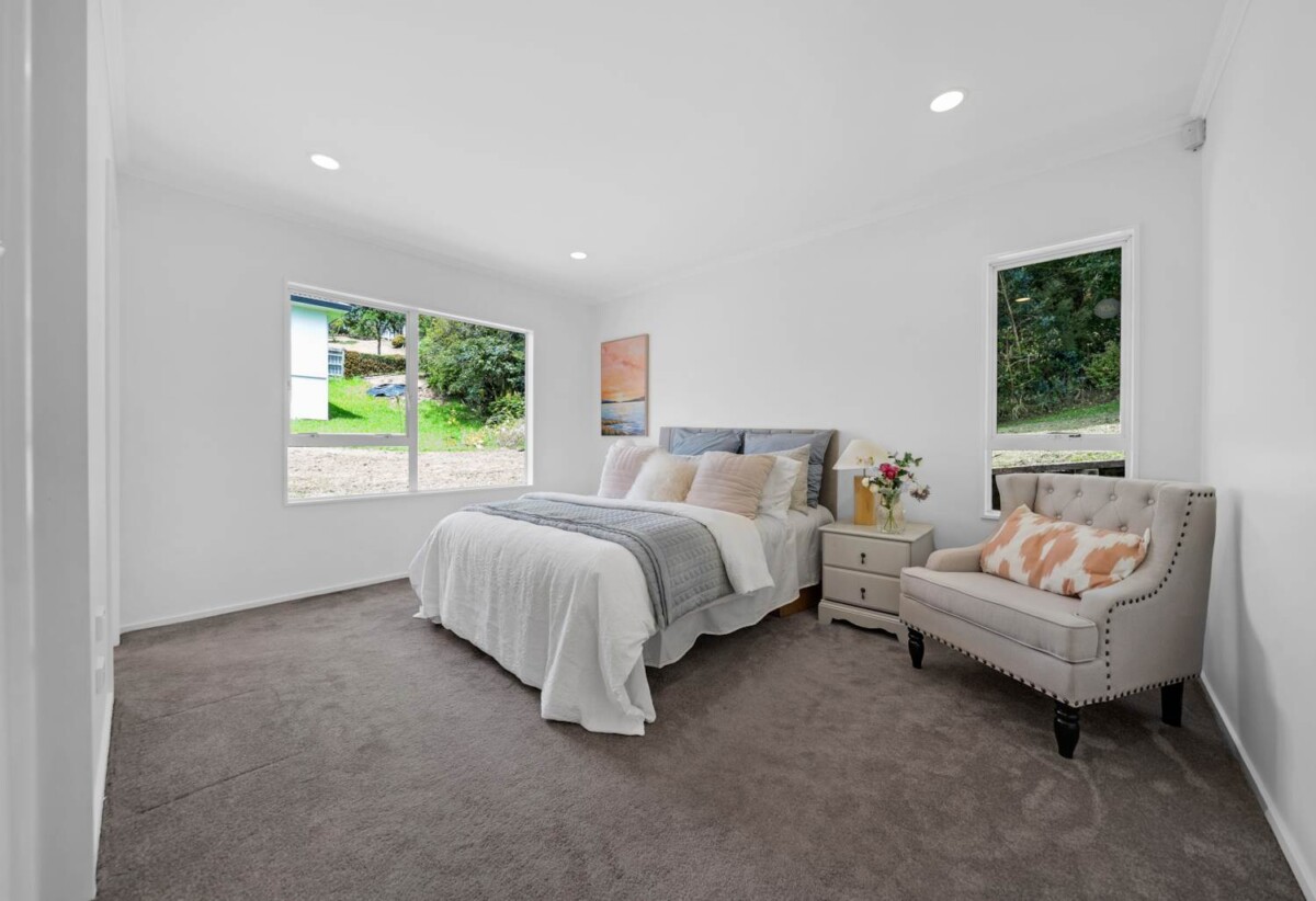 Double Westlake Zone, Brick and tile 4 beds 2.5 baths house on 678m2 section, 0.4 km to Marlborough School, 0.9 km to Glenfield Intermediate School, 1.7 km to Westlake Girls’ High School, 1.8 km to Westlake Boys’ High School, 14 Alice Place, Hillcrest, Auckland