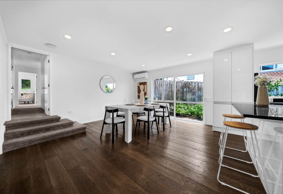 Double Westlake Zone, Brick and tile 4 beds 2.5 baths house on 678m2 section, 0.4 km to Marlborough School, 0.9 km to Glenfield Intermediate School, 1.7 km to Westlake Girls’ High School, 1.8 km to Westlake Boys’ High School, 14 Alice Place, Hillcrest, Auckland