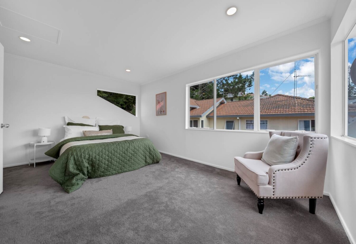 Double Westlake Zone, Brick and tile 4 beds 2.5 baths house on 678m2 section, 0.4 km to Marlborough School, 0.9 km to Glenfield Intermediate School, 1.7 km to Westlake Girls’ High School, 1.8 km to Westlake Boys’ High School, 14 Alice Place, Hillcrest, Auckland