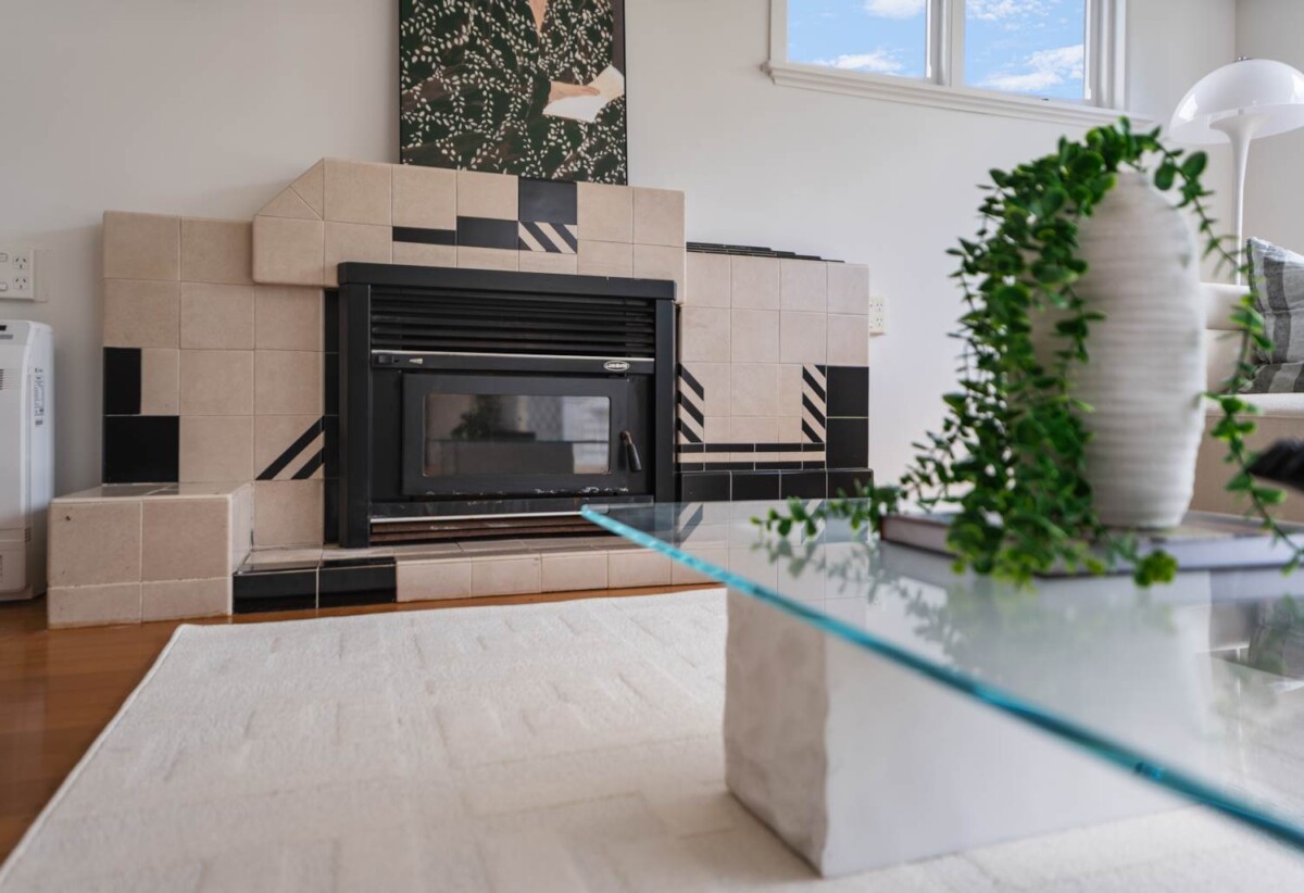 Renovated 3 beds 1 bath house with garage on 502m2 section, Minutes from Lunn Avenue amenities, Ellerslie Village, and Sylvia Park shopping, 0.7 km to Stanhope Road School, 428 Ellerslie Panmure Highway, Mt Wellington, Auckland
