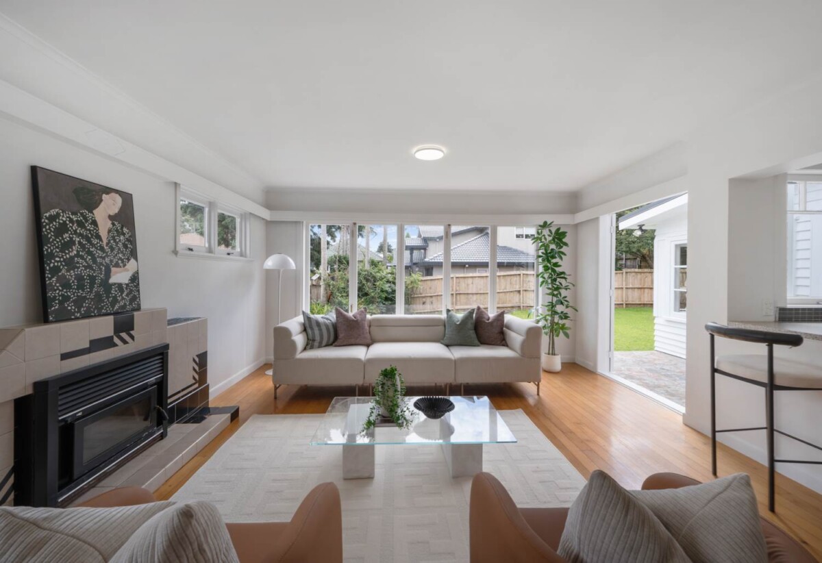 Renovated 3 beds 1 bath house with garage on 502m2 section, Minutes from Lunn Avenue amenities, Ellerslie Village, and Sylvia Park shopping, 0.7 km to Stanhope Road School, 428 Ellerslie Panmure Highway, Mt Wellington, Auckland