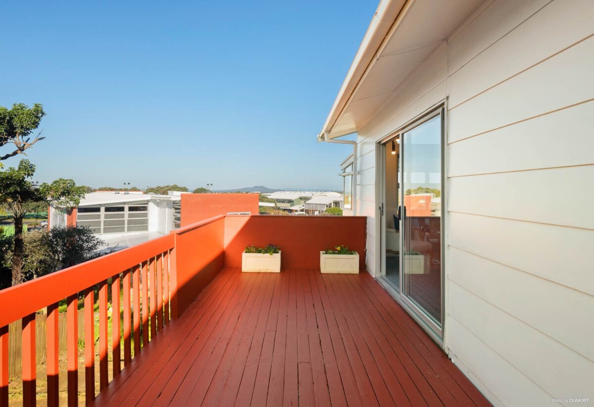 3 beds 1 bath house on 759m2 section, Mixed Housing Urban Zone, close to Albany Mall, 0.1 km to Northcross Intermediate, 0.4 km to Sherwood School (Auckland), 2.8 km to Long Bay College, 779 East Coast Road, Northcross, Auckland