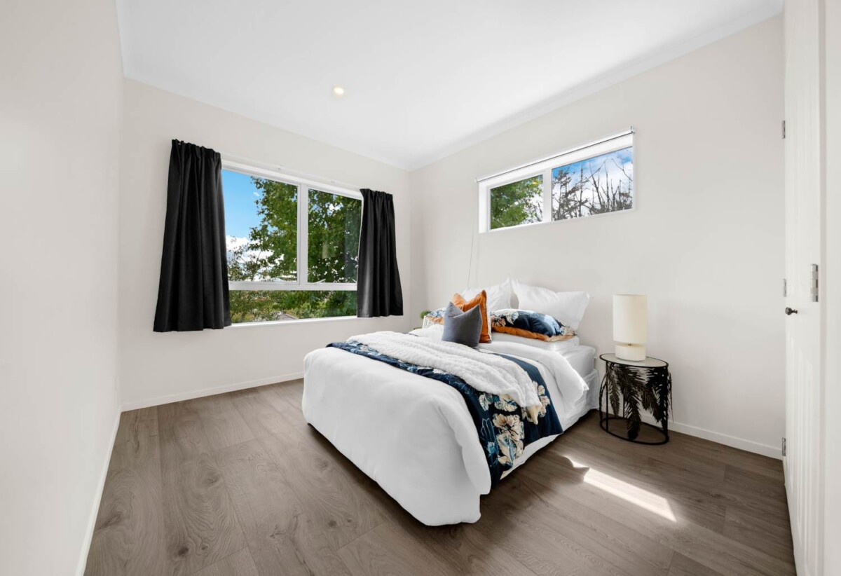 First time on the market in over 25 years, vendors have moved to a retirement village, 413m2 8 beds 5 baths house on 819m2 section, 0.5 km to Willowbank School (Howick), 1.3 km to Botany Downs Secondary College, 57C Point View Drive, East Tamaki Heights, Auckland