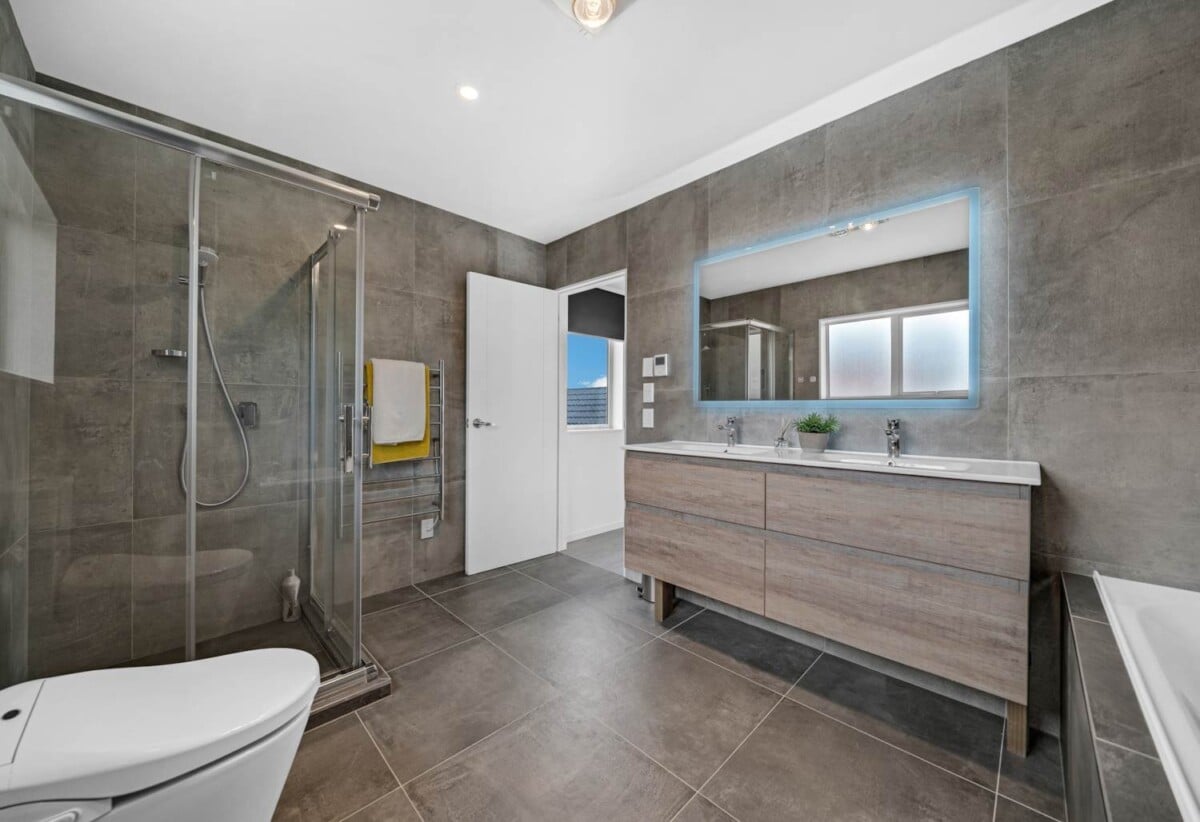 First time on the market in over 25 years, vendors have moved to a retirement village, 413m2 8 beds 5 baths house on 819m2 section, 0.5 km to Willowbank School (Howick), 1.3 km to Botany Downs Secondary College, 57C Point View Drive, East Tamaki Heights, Auckland