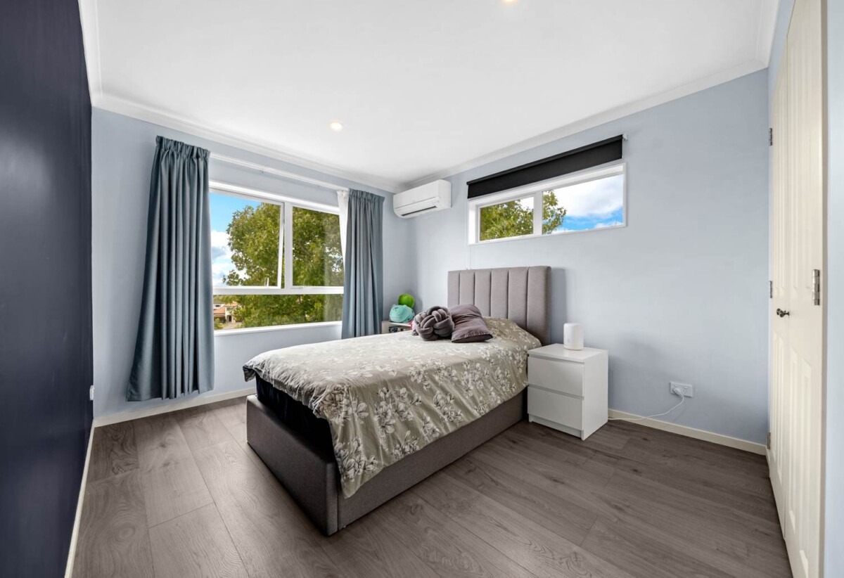 First time on the market in over 25 years, vendors have moved to a retirement village, 413m2 8 beds 5 baths house on 819m2 section, 0.5 km to Willowbank School (Howick), 1.3 km to Botany Downs Secondary College, 57C Point View Drive, East Tamaki Heights, Auckland