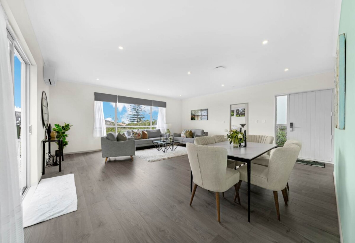 First time on the market in over 25 years, vendors have moved to a retirement village, 413m2 8 beds 5 baths house on 819m2 section, 0.5 km to Willowbank School (Howick), 1.3 km to Botany Downs Secondary College, 57C Point View Drive, East Tamaki Heights, Auckland
