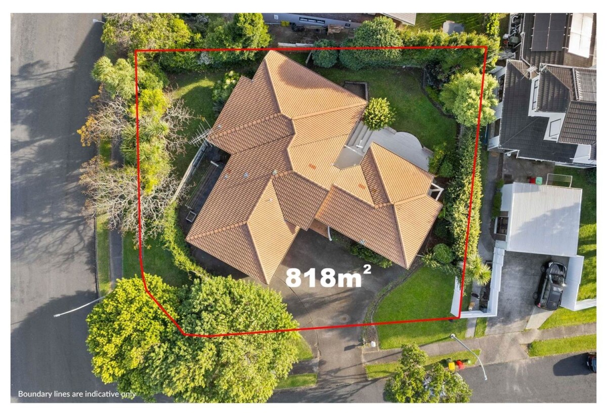 4 beds 2 baths house on 818m2 section, Mixed Housing URBAN Zone on both PC 78 & PC 120, Easy walk to the fantastic beach, Close to Silverdale retail centre, 0.2 km to Red Beach School, 1 Halldene Terrace, Red Beach, Auckland