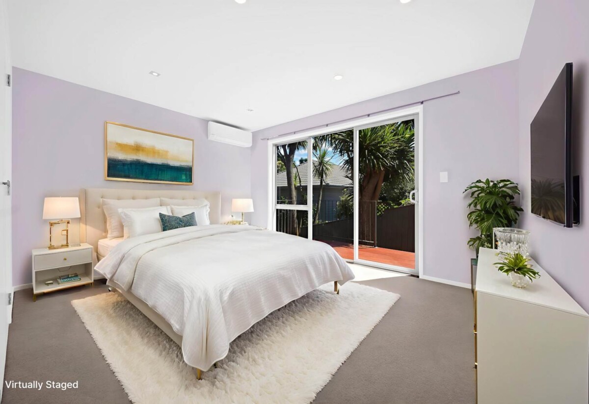 266m2 3 beds 2.5 baths house with double garage on 656m2 section, walks to Howick New World, 0.7 km to Howick College, 0.8 km to Owairoa School, 1.3 km to Howick Intermediate, 169 Cook street, Howick, Auckland