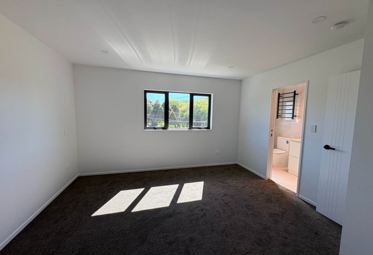 For rent, SHORT TERM 6 MONTHS, brandnew 3 beds 3 baths townhouse with 2 car parks, zoned for Edmund Hillary School, Papakura Intermediate, Papakura High School, available now, lot 2/71 Smiths Avenue, Papakura, Auckland