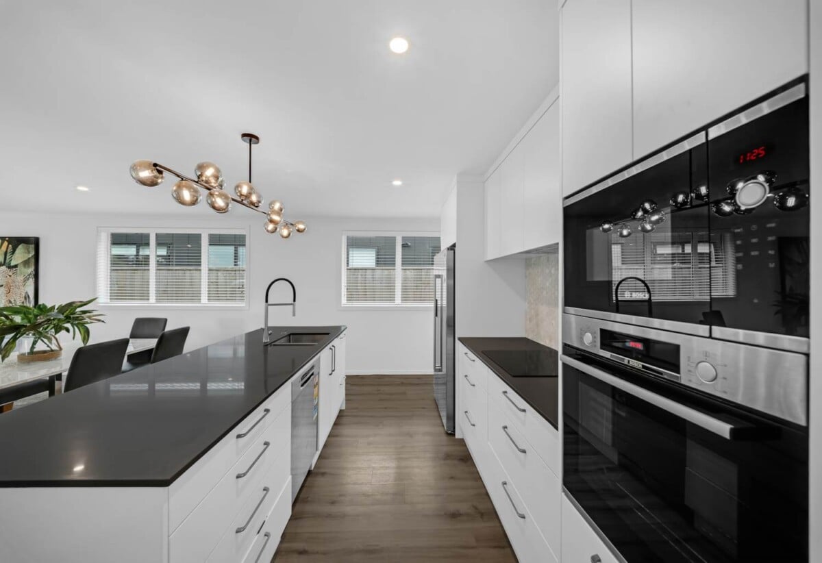2 kitchens, 4 beds 2.5 baths house on 510m2 section, 0.8 km to Tuakau School, 1.4 km to Tuakau College, 48 Rapana Drive, Tuakau
