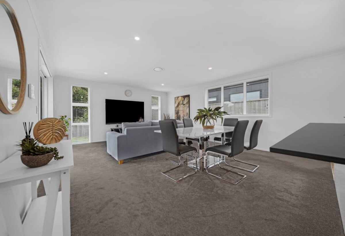 2 kitchens, 4 beds 2.5 baths house on 510m2 section, 0.8 km to Tuakau School, 1.4 km to Tuakau College, 48 Rapana Drive, Tuakau