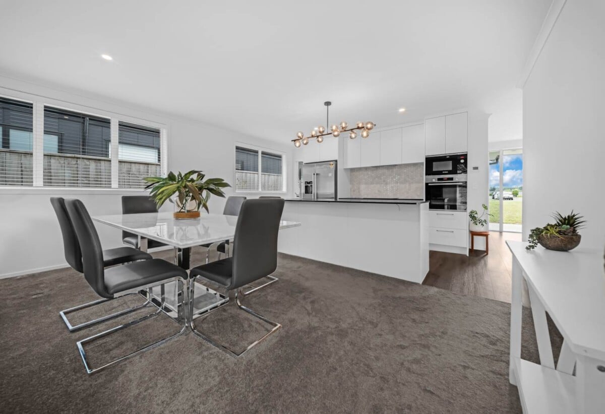 2 kitchens, 4 beds 2.5 baths house on 510m2 section, 0.8 km to Tuakau School, 1.4 km to Tuakau College, 48 Rapana Drive, Tuakau
