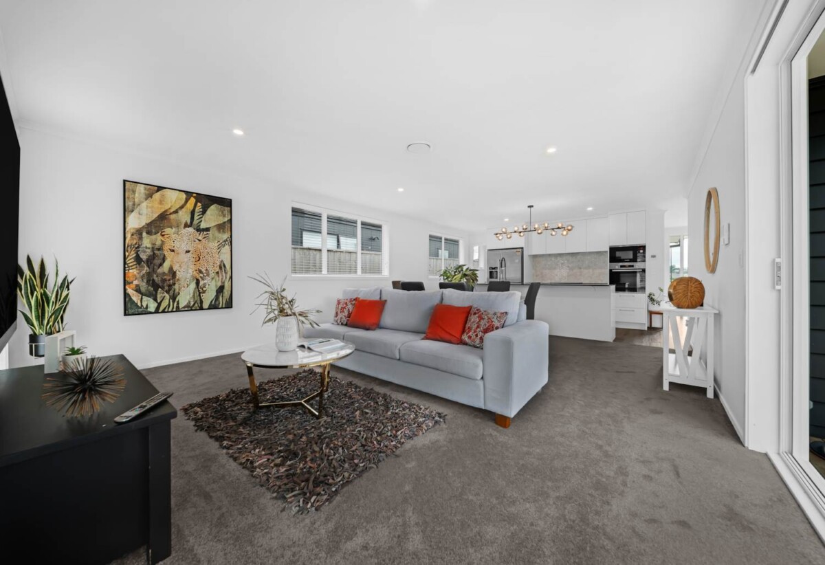 2 kitchens, 4 beds 2.5 baths house on 510m2 section, 0.8 km to Tuakau School, 1.4 km to Tuakau College, 48 Rapana Drive, Tuakau