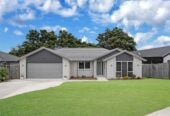 2 kitchens, 4 beds 2.5 baths house on 510m2 section, 0.8 km to Tuakau School, 1.4 km to Tuakau College, 48 Rapana Drive, Tuakau
