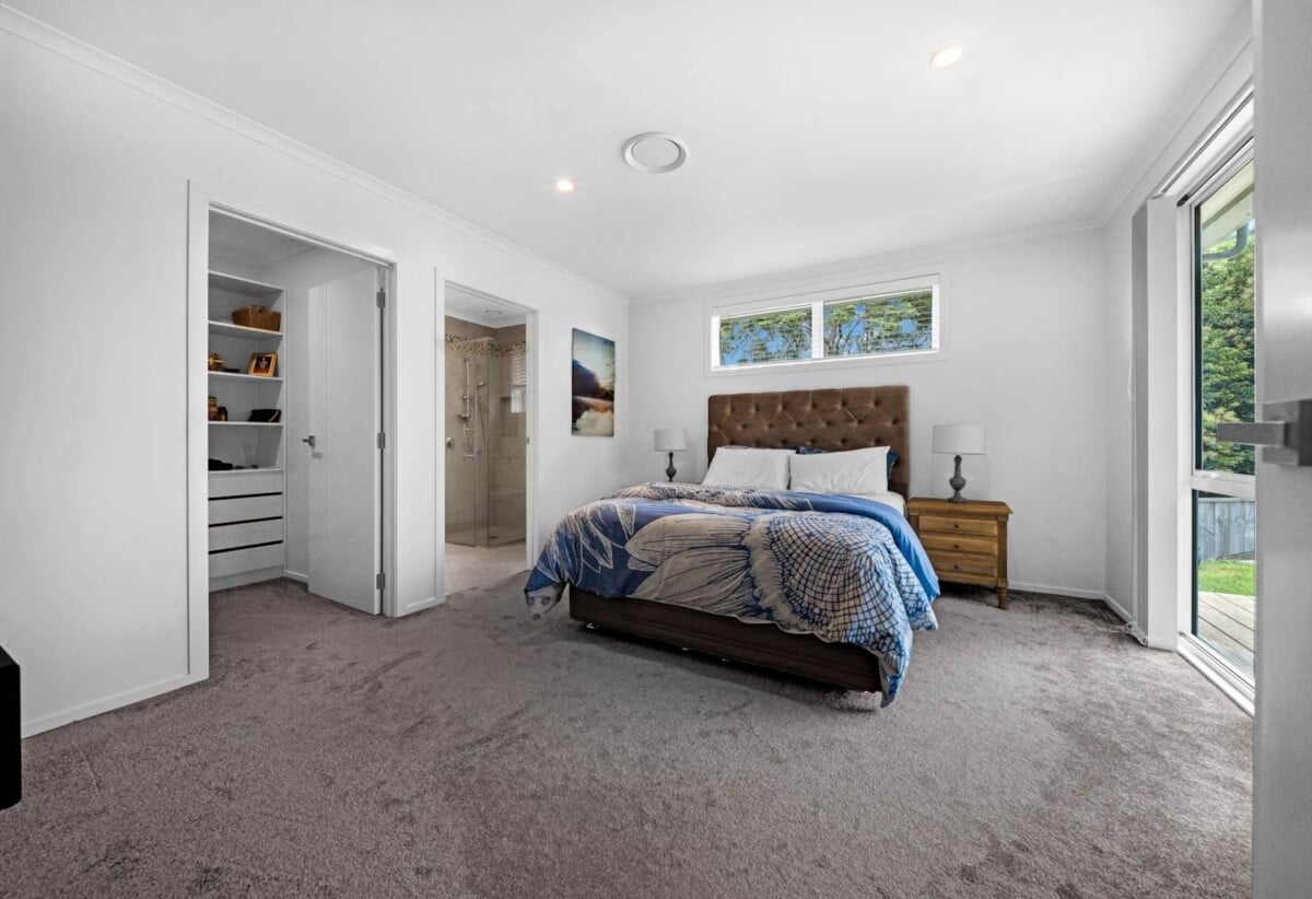 2 kitchens, 4 beds 2.5 baths house on 510m2 section, 0.8 km to Tuakau School, 1.4 km to Tuakau College, 48 Rapana Drive, Tuakau