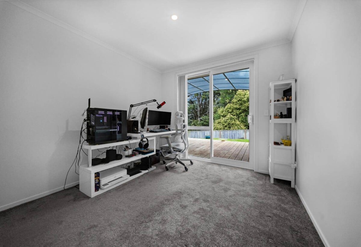 2 kitchens, 4 beds 2.5 baths house on 510m2 section, 0.8 km to Tuakau School, 1.4 km to Tuakau College, 48 Rapana Drive, Tuakau