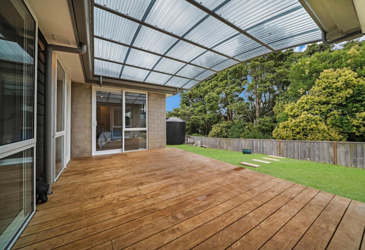 2 kitchens, 4 beds 2.5 baths house on 510m2 section, 0.8 km to Tuakau School, 1.4 km to Tuakau College, 48 Rapana Drive, Tuakau
