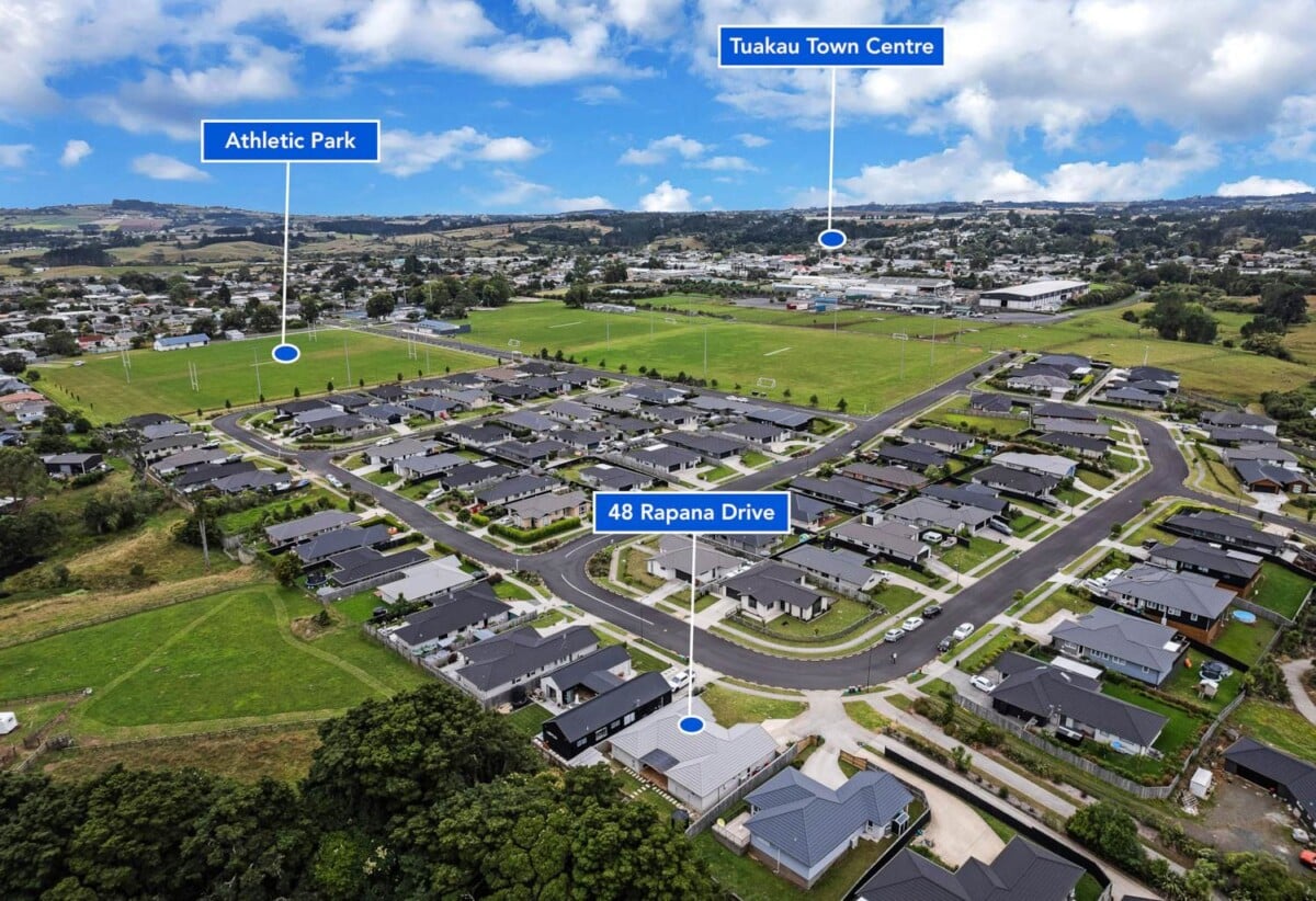 2 kitchens, 4 beds 2.5 baths house on 510m2 section, 0.8 km to Tuakau School, 1.4 km to Tuakau College, 48 Rapana Drive, Tuakau
