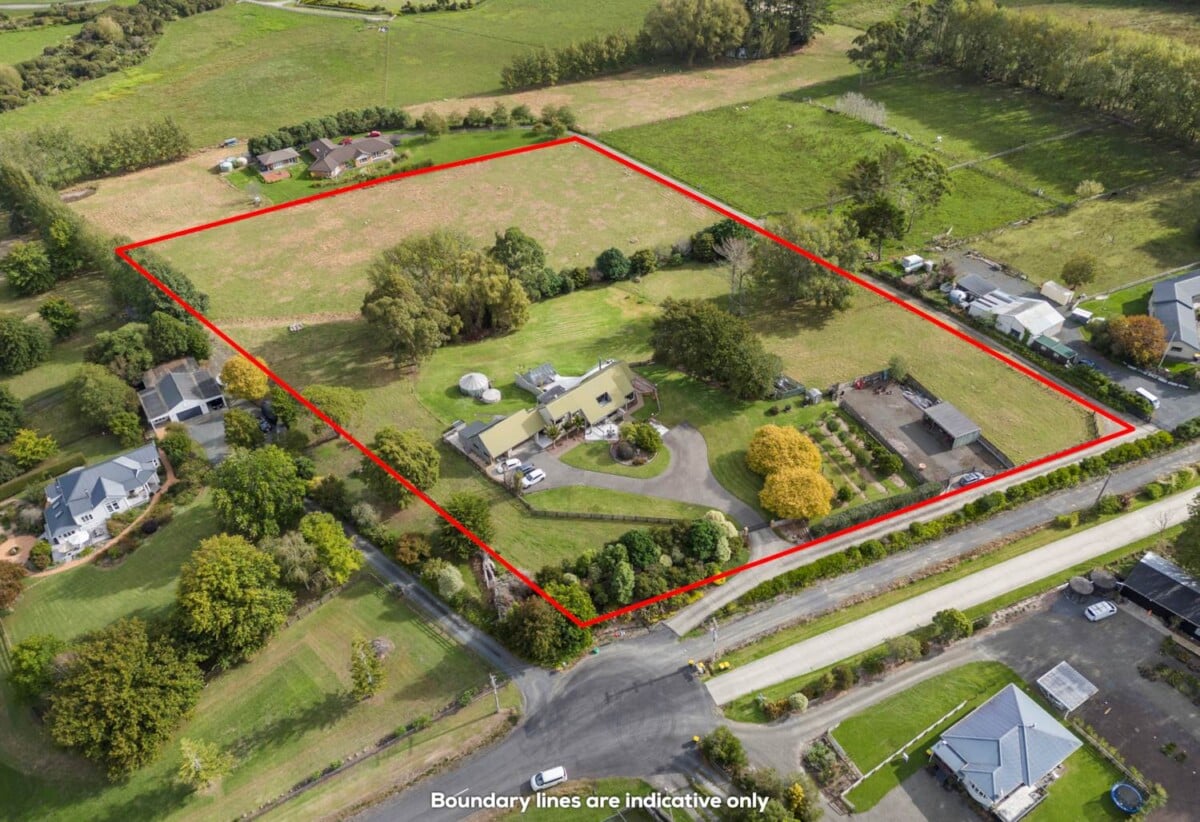 Future Urban Zone, 335m2 4 beds 3.5 baths house on 2.366ha section, 2.5 km to Dairy Flat School, 8.3 km to Orewa College, 143 Top Road, Dairy Flat, Auckland