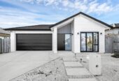 5 beds 3 baths house with double garage on 373m2 section, close to shops, school, motorway access, 0.5 km to Hingaia Peninsula School, 1.7 km to Rosehill Intermediate, 1.8 km to Rosehill College, 8 Lusitano Drive, Karaka, Auckland
